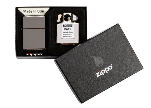 Подарочный набор ZIPPO: зажигалка Black Ice® и вставной блок для зажигалок для трубок 29789 Подарочный набор ZIPPO: зажигалка Black Ice® и вставной блок для зажигалок для трубок 29789